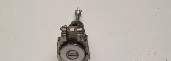 Toyota Hilux (AN10, AN20, AN30) Front door lock N0503591