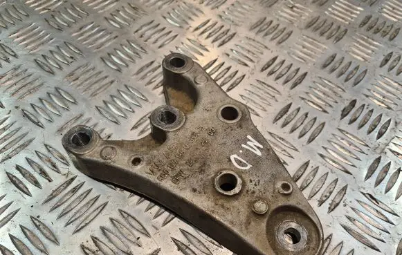 Skoda Fabia Mk1 (6Y) Engine mounting bracket 6Q0199185M