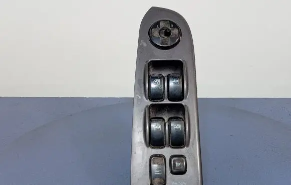 Hyundai Trajet Electric window control switch 620W03030