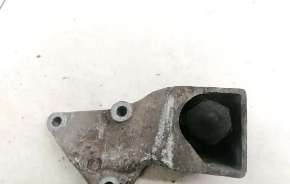 Peugeot 206 Engine mounting bracket