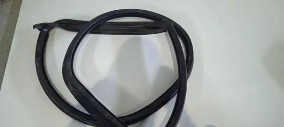 Maserati Levante Rear door rubber seal (on body) 670032889