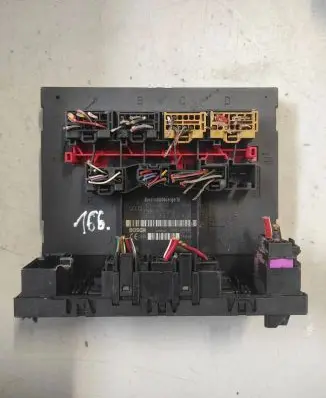 Volkswagen PASSAT B6 Fuse box set 3C0937049A F005V00081