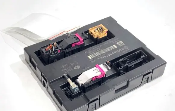 Audi A4 S4 B8 8K Central body control module 8K0907064C