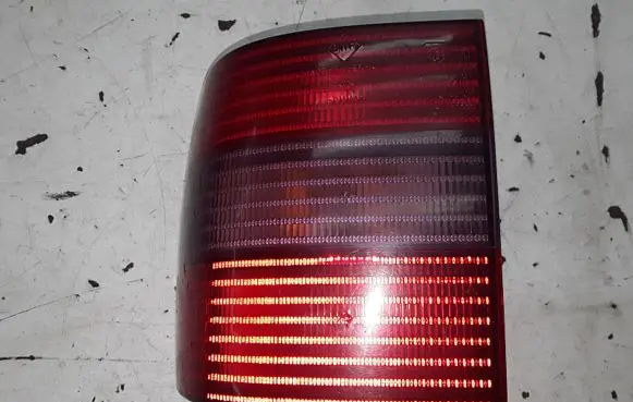 Volkswagen PASSAT B4 Rear/tail lights 3a9945111b