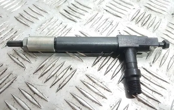 Mazda 323 Fuel injector 7390