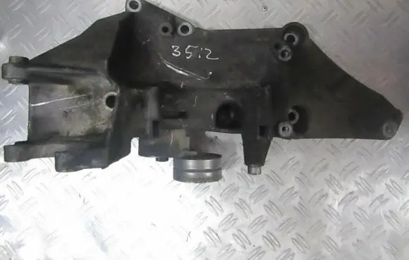 Volvo S40, V40 Engine mounting bracket 7700115750