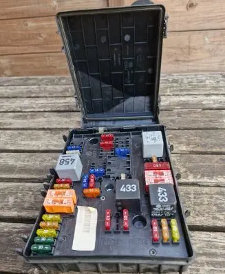 Volkswagen Golf V Fuse module