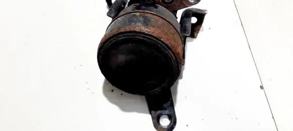 Toyota RAV 4 (XA20) Engine mount bracket