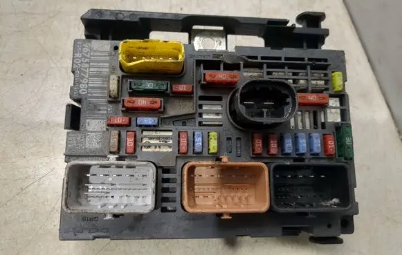 Citroen C5 Fuse box set 9675877980