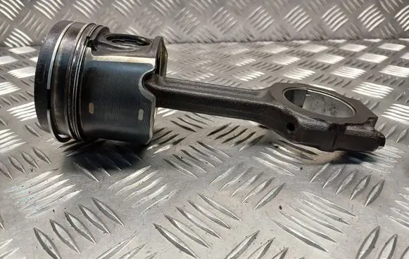 Opel Astra H Piston with connecting rod B774