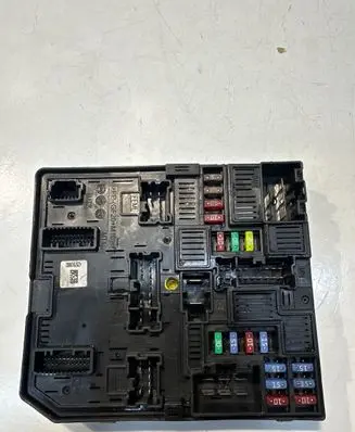 Renault Koleos II Fuse module 284B67853R 4297919082 5CON11F10