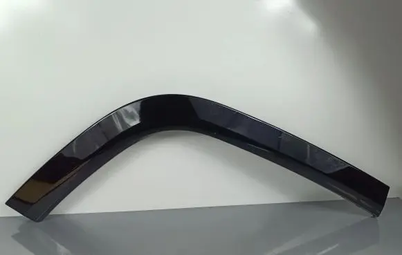 Rear fender molding trim
