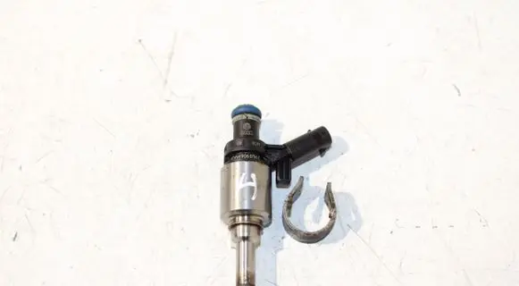 Audi A4 S4 B8 8K Fuel injector 06H906036F 0261500057