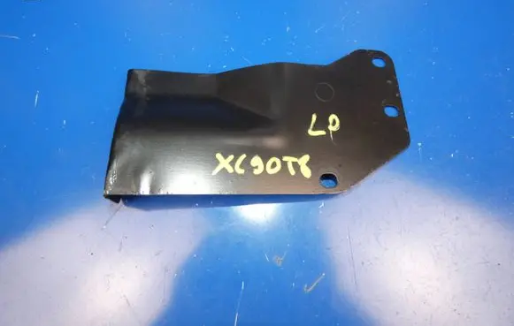 Volvo XC90 Front bumper mounting bracket 