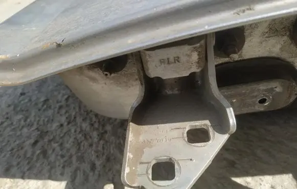 Chrysler Sebring (ST-22 - JR) Rear door lower hinge