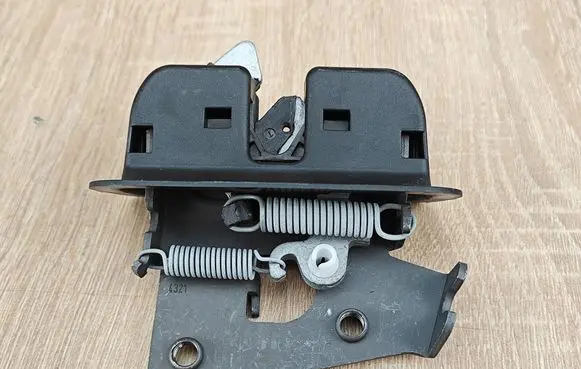 BMW 8 G16 Armrest lock 7942768