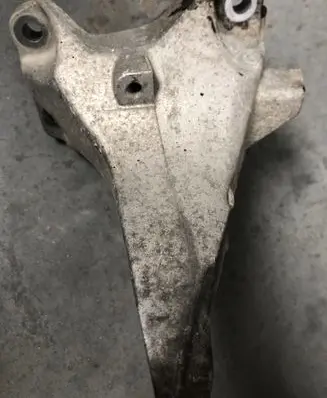 BMW X1 E84 Engine mounting bracket 6777064