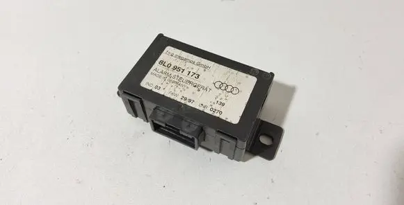 Audi A8 S8 D2 4D Alarm control unit/module 8L0951173