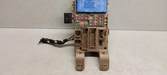 Toyota Corolla E120 E130 Comfort/convenience module 8264102040 MB2323008521 8198005040