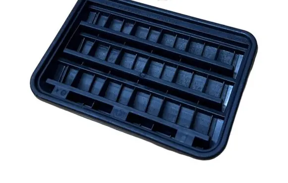 Quarter panel pressure vent