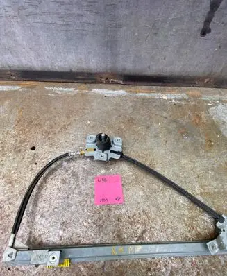 Renault Megane I Front door manual window regulator 