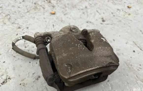 Mercedes-Benz C W205 Front brake caliper
