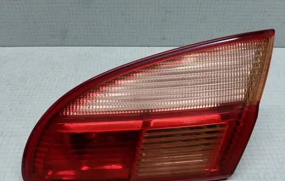 Toyota Avensis T220 Tailgate rear/tail lights