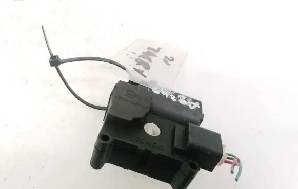Toyota Corolla Verso AR10 Air flap motor/actuator 1138002051