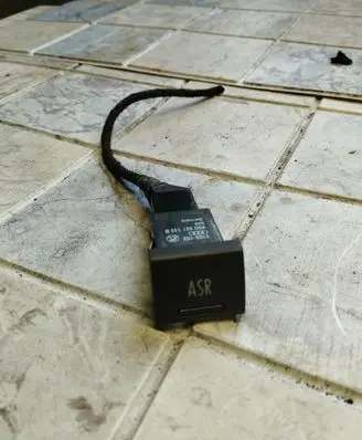 Traction control (ASR) switch