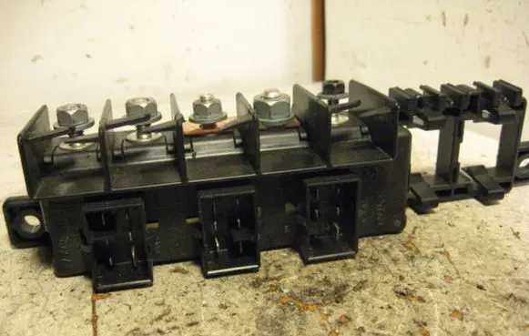 Volkswagen PASSAT B5 Fuse module 8D0941822A