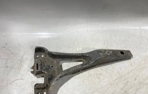 Volkswagen Golf IV Radiator mount bracket 1j0805569b