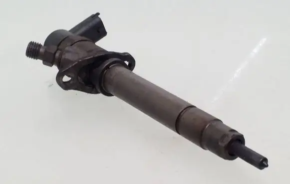 Volvo S60 Fuel injector 8658352