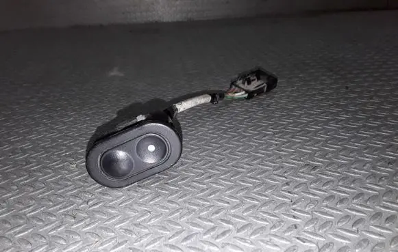 Opel Frontera A Electric window control switch 90318942