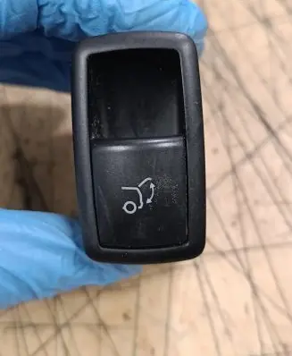 Mercedes-Benz ML W164 Tailgate/boot open switch button A2518706310