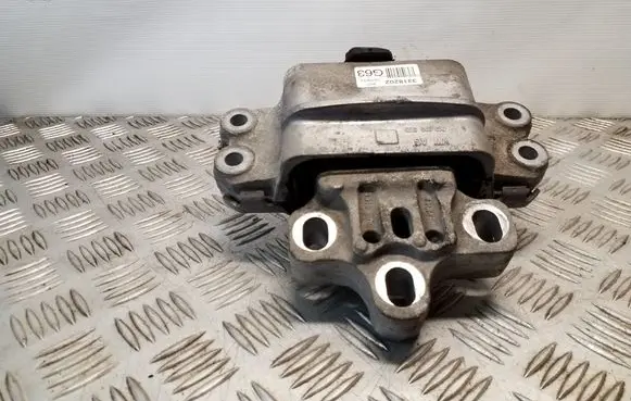 Engine mount bracket