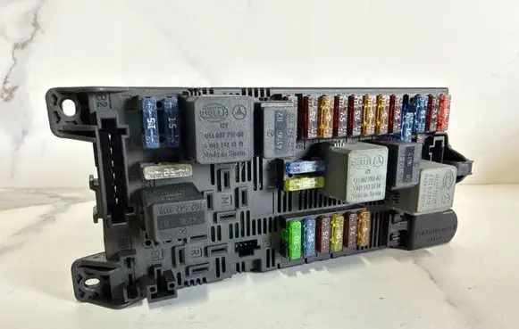 Mercedes-Benz E W211 SAM control unit 2115453901