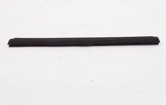 Mercedes-Benz ML W164 Front door glass trim molding A1647351765