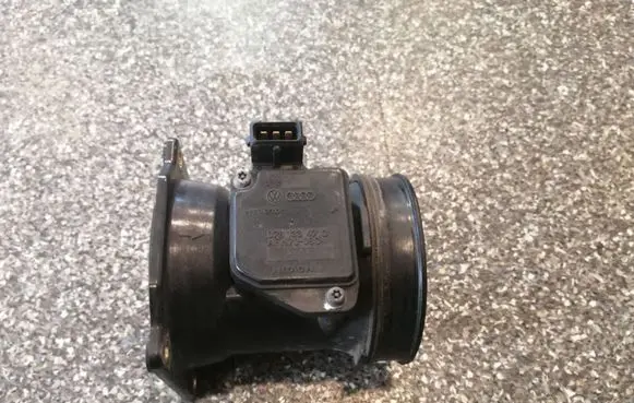 Audi A6 S6 C5 4B Mass air flow meter 078133471C
