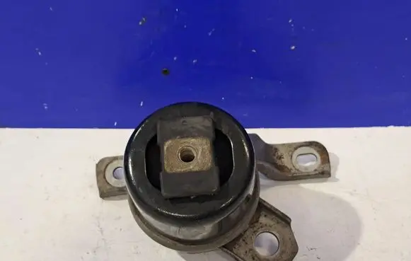 Volvo V60 Engine mount bracket 30671245 6G926F012DD