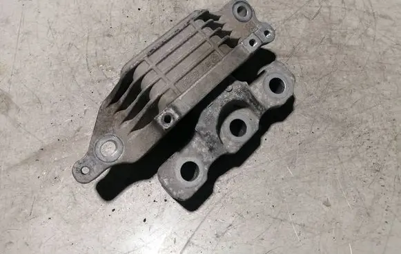 Buick Encore GX I Engine mount bracket 