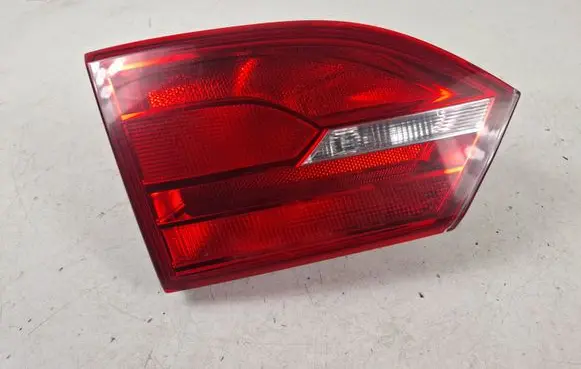 Volkswagen Jetta VI Tailgate rear/tail lights 5C6945259