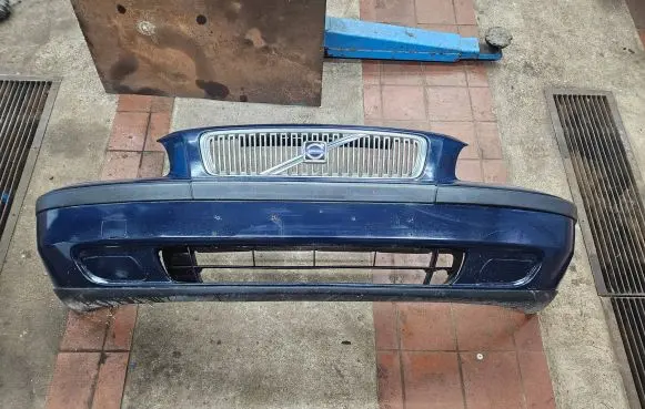 Volvo V70 Front bumper