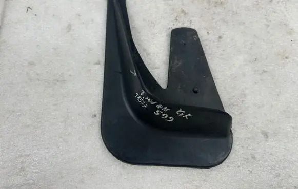 Toyota Avensis T250 Rear mudguard