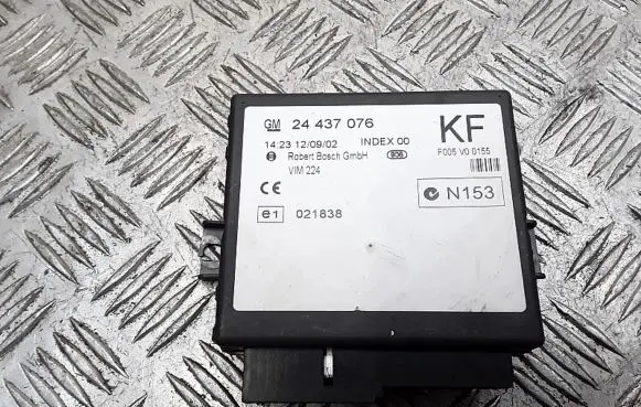 Opel Zafira A Door central lock control unit/module 24437076