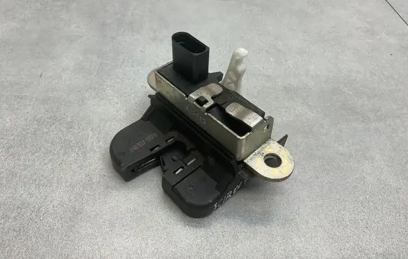 Volkswagen Scirocco Tailgate/trunk/boot lock/catch/latch 1K8827505B