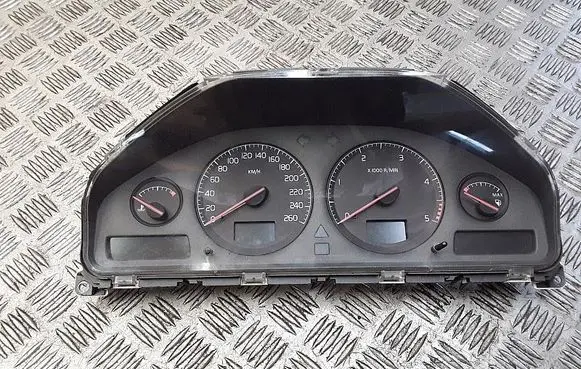Volvo V70 Speedometer (instrument cluster) 8637996 8602474