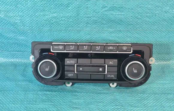Volkswagen Jetta VI Climate control unit 5K0907044ES 5HB00974661 SW1112