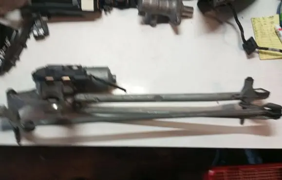 Volvo S80 Front wiper linkage and motor 31333455