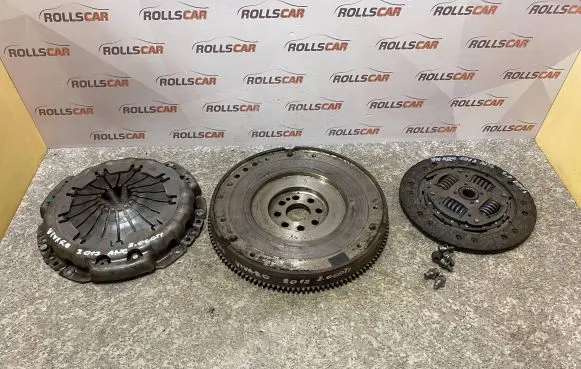 Opel Vivaro Clutch set kit 8200474648F 324061610 124056510