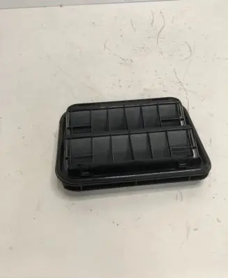 Renault Clio V Quarter panel pressure vent 7700838358